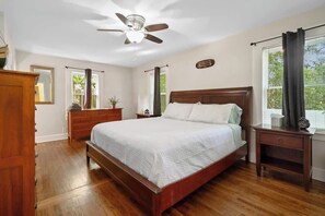 5 bedrooms, desk, iron/ironing board, travel cot
