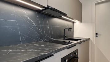 Deluxe Apartment, 1 Bedroom | Private kitchen