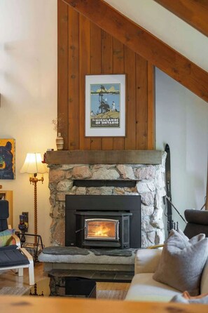 Interior - Cloud Ten-Close to ski resort (Calabogie)
