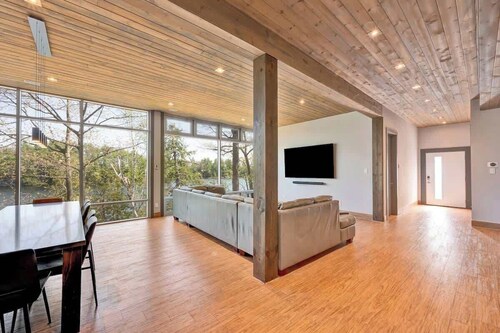 Lake House Wood Sauna & Hot Tub