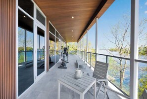 Terrace/patio - Lake House Wood Sauna & Hot Tub (Portland)
