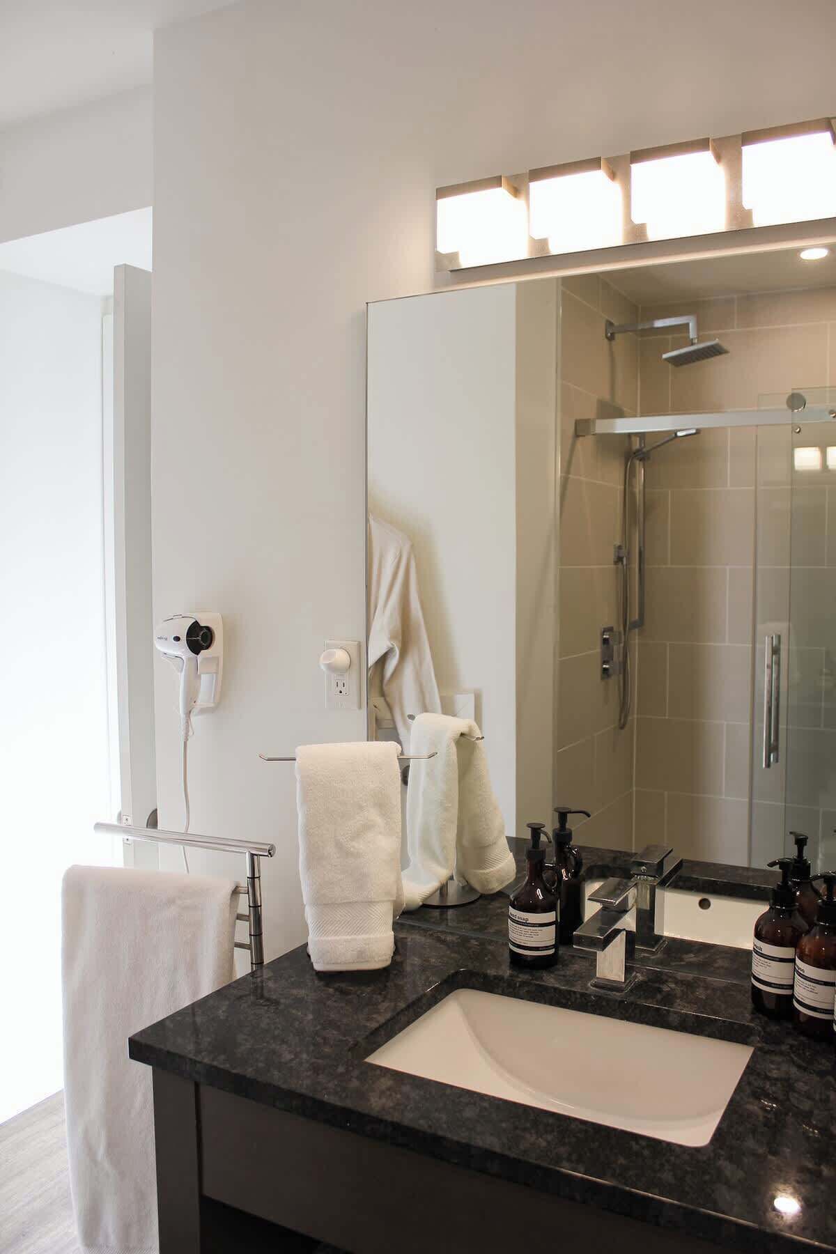 Shower, shampoo