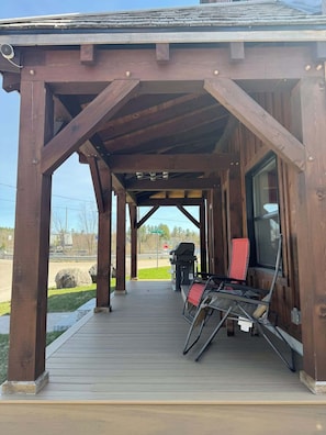 Terrace/patio - Black Timbers Getaway-Central to Skiing (Calabogie)