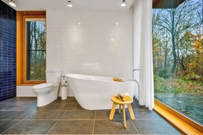Shower, shampoo - The Calabogie Eco Retreat (Calabogie)