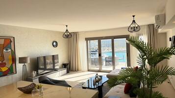 Chalet, Sea View | Living area