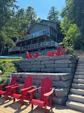 Terrace/patio - The Birch Haven•Waterfront (Calabogie)