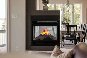 Interior - Barrett Chute Lakehouse (Calabogie)