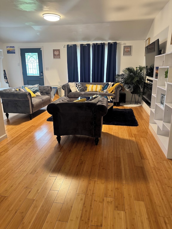Bright & Comfortable Home In The Heart Of It All - Fire Island, NY