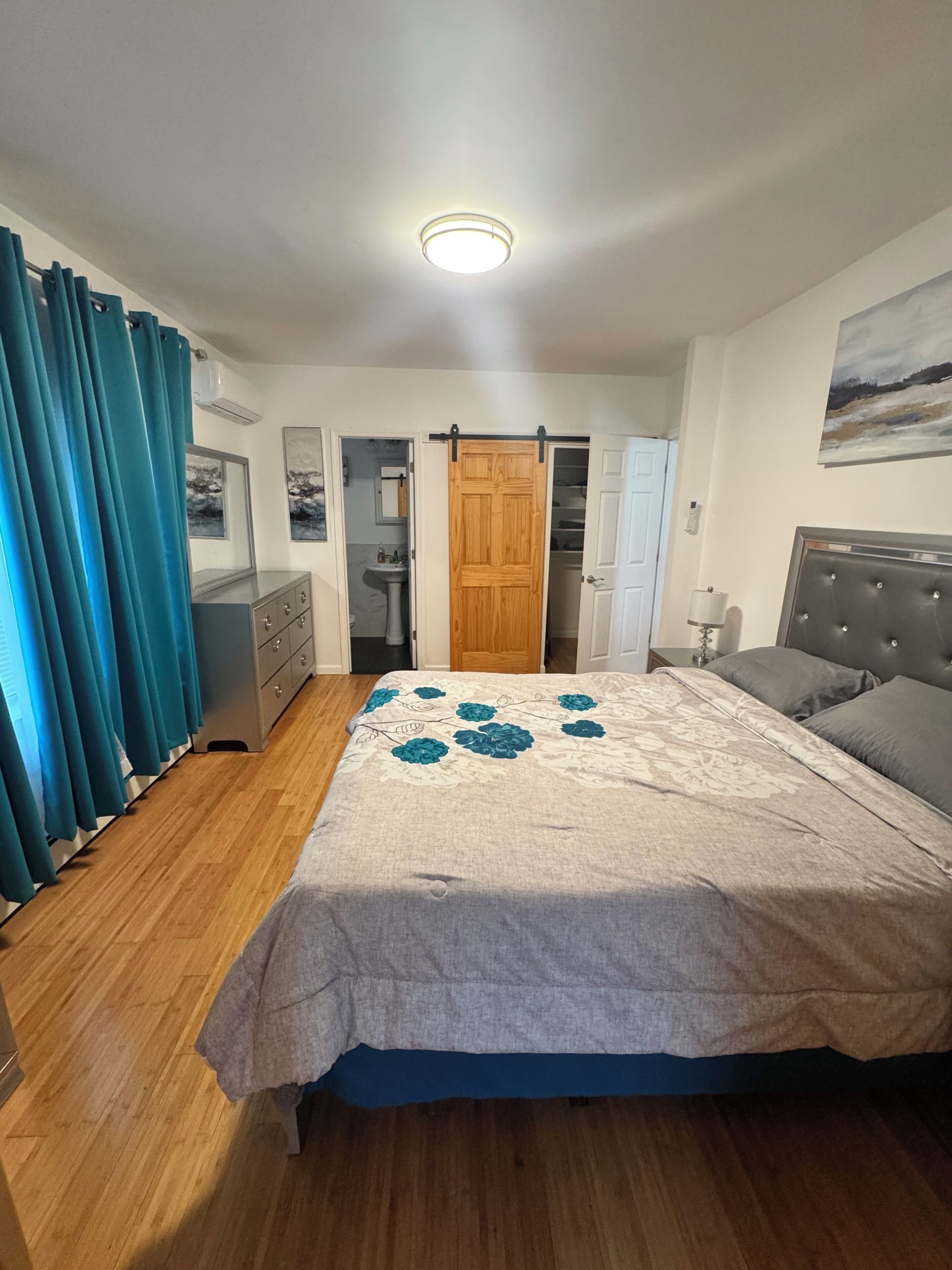 3 bedrooms, iron/ironing board, WiFi (free), bed sheets