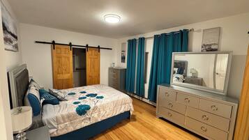 3 bedrooms, iron/ironing board, free WiFi, bed sheets