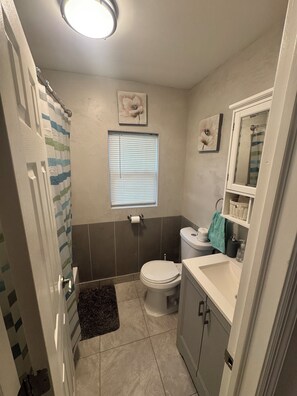 Bathroom - Spacious 3 bedrooms 2 Bathrooms house in Central Islip NY (Central Islip)