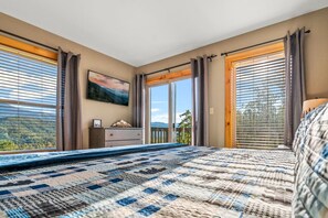 3 Schlafzimmer, Schreibtisch, Bügeleisen/Bügelbrett, Reisekinderbett