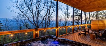 New! Luxe Pool Cabin w/Hot Tub*Theater*Sauna*Views