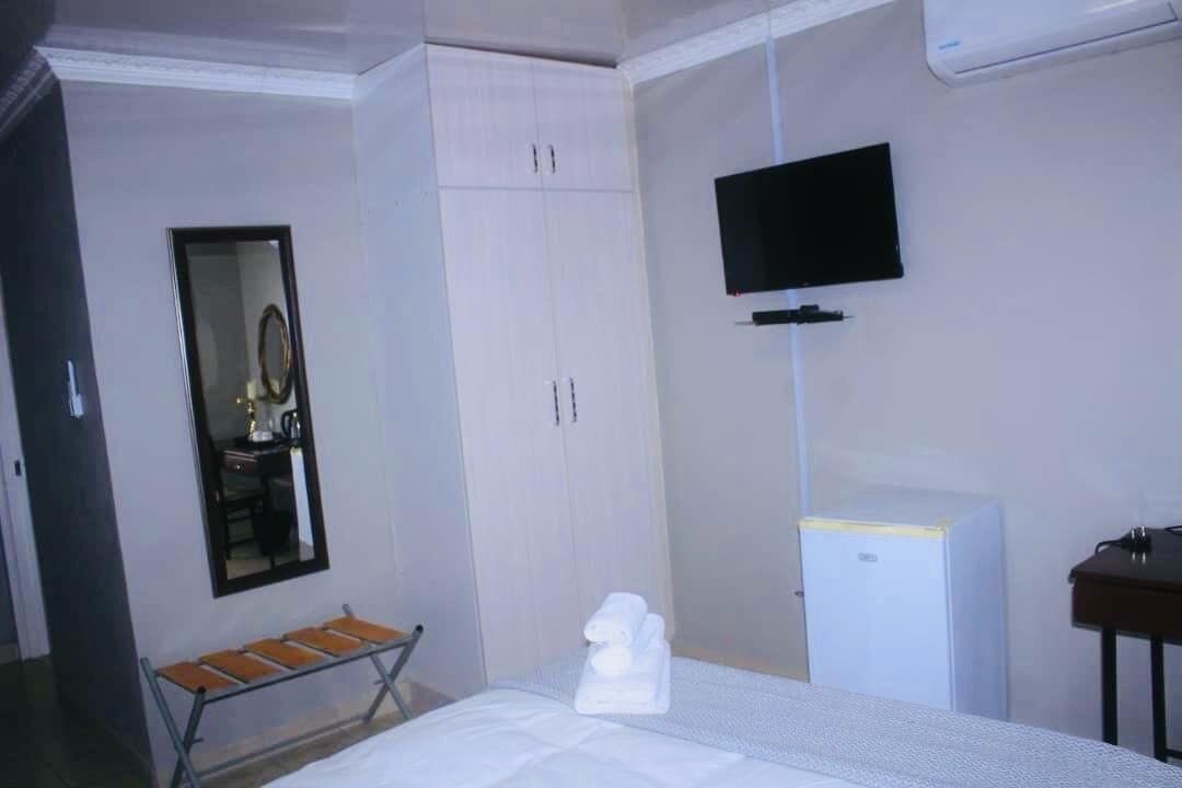 Quarto casal luxo, sacada, vista para o rio