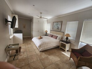 5 bedrooms, iron/ironing board, Internet, bed sheets