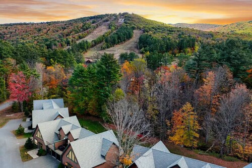 Cranmore Heights | Luxe, Hot Tub, Walk Downtown