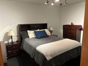 Room - 2-bedroom house in Sterling perfect for relaxing stays close to local fishing. (Sterling)