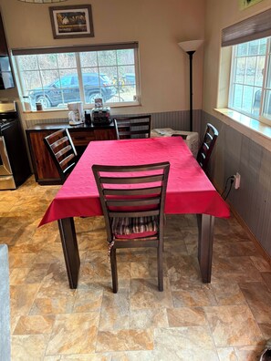 Dining - 2-bedroom house in Sterling perfect for relaxing stays close to local fishing. (Sterling)