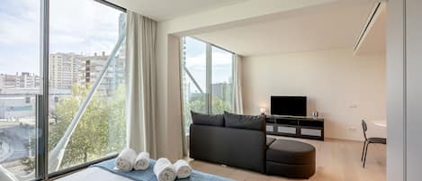 1 bedroom, bed sheets