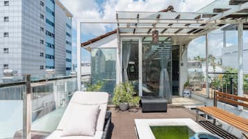Studio familial, vue sur la ville | Terrasse/patio