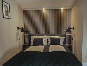 Room - The Soultree is a detached ground-floor cottage with a boho-industrial design on the ’t Geestmerambacht park near Schoorl and Bergen. Enjoy peace, nature and style close to the beach, dunes, forest and Alkmaar. (Warmenhuizen)