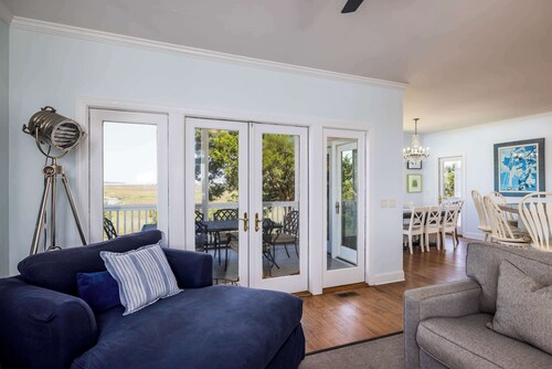 Marshfront Retreat with Stunning Sunset and Sunrise Views