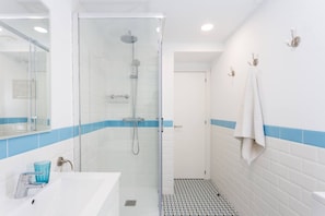 Hair dryer, towels - Great 4 bedroom Apartment Sagrada Familia (Barcelona)