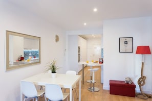 Dining - Great 4 bedroom Apartment Sagrada Familia (Barcelona)