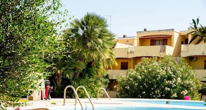 A comfortable 65 square meters apartment, perfect for six people, located on the first floor of a building without an elevator within a residential complex.The property is located in Alghero and enjoys an excellent location, close to the sea and several