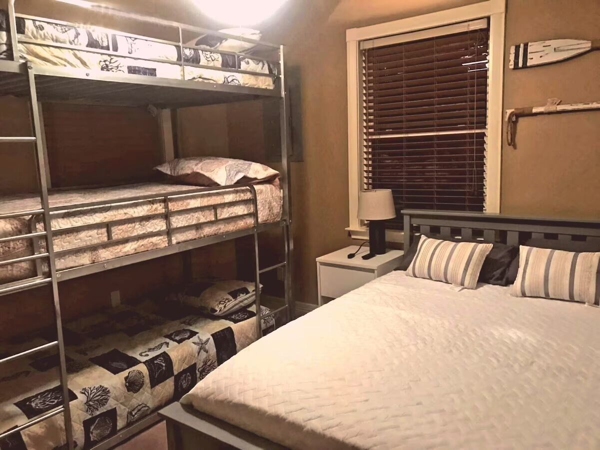 2 chambres, fer et planche à repasser, Wi-Fi gratuit, draps fournis