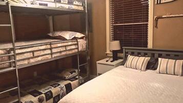 2 chambres, fer et planche à repasser, Wi-Fi gratuit, draps fournis