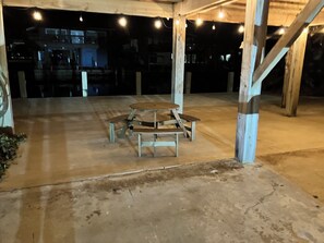 Outdoor dining - This island canal home near San Luis Pass provides beautiful views and sunsets! (Freeport)