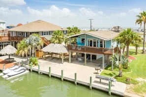 Exterior - This island canal home provides beautiful views and amazing sunsets! (Freeport)