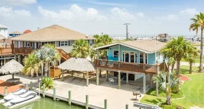 WEEKDAY SPECIAL! This canal home near San Luis Pass has great fishing !