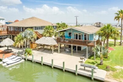 WEEKDAY SPECIAL! This canal home near San Luis Pass has great fishing !