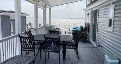 Sandbridge Beach, Coastal Chic Back Bay Waterfront Tiny Home!