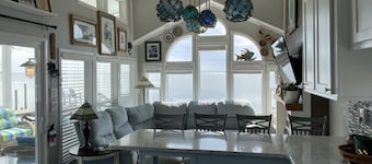 Sandbridge Beach, Coastal Chic Back Bay Waterfront Tiny Home!