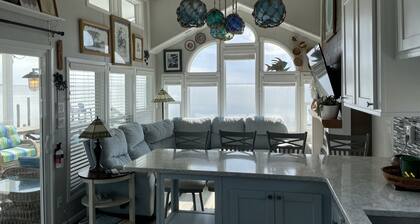 Sandbridge Beach, Coastal Chic Back Bay Waterfront Tiny Home!