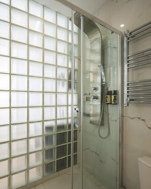 Shower, hair dryer, towels, soap - Acropolis View Studio 8th Floor, Wake Up to the Parthenon. (Athina)