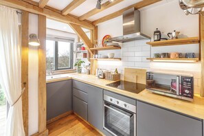 Microwave, oven, dishwasher, coffee/tea maker - Host & Stay | Tree House (Lewes)