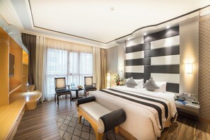 Room - Commodore Palace Hotel  (Gudaibiya)