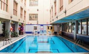 Una piscina techada