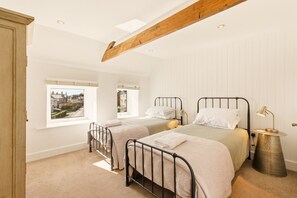 2 bedrooms, iron/ironing board, travel cot, WiFi - Shoreline Apartment - North East Escapes (Craster)
