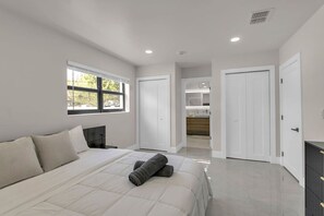 3 bedrooms, iron/ironing board, WiFi, bed sheets - Modern Oasis: Hot Tub, Fire Pit, 3 Mi to Beach (Clearwater)