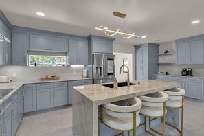 Fridge, microwave, oven, stovetop - Modern Oasis: Hot Tub, Fire Pit, 3 Mi to Beach (Clearwater)