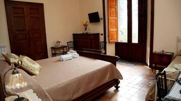 Chambre Triple Standard, balcon, vue cour intérieure
