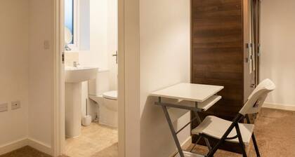 Light-filled retreat with ensuite, workspace and free parking