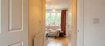 Light-filled retreat with ensuite, workspace and free parking