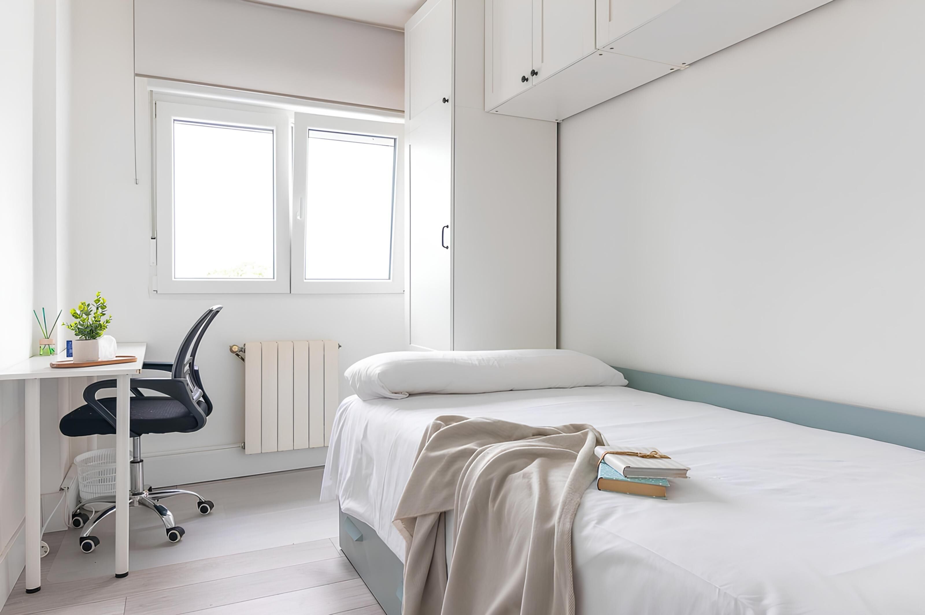 3 bedrooms, travel cot, WiFi, bed sheets