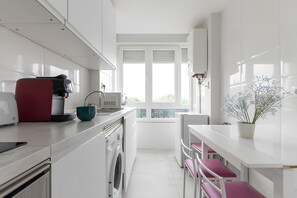 Microwave, oven, dishwasher, dining tables - Modern apartment - private parking - close to beaches (Santander)